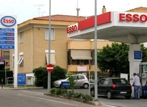 Benzina e diesel alle stelle rispetto all'inizio dell'anno il pieno costa 6 euro in più
