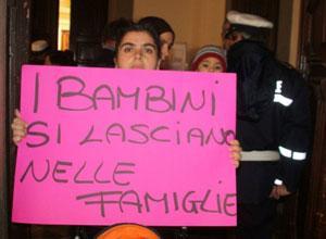 Gli sfrattati irrompono in Municipio