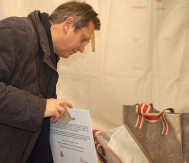 Il sindaco acquista una "Borsa delle Logge"