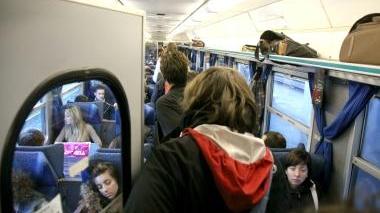 <b>ODISSEA PENDOALRI.</b> La Regione ha annunciato otto treni in meno sulla Viareggio- Lucca e ritorno Deciso il no della Provincia