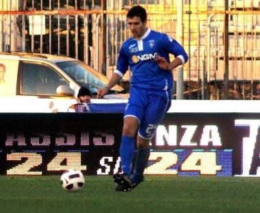 Lino Marzoratti mentre imposta unazione 