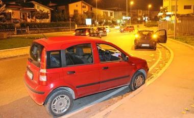 Lauto della donna ferma alla rotonda di via Clemente IX 