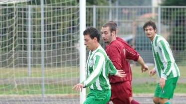 Il suveretano Marchi al tiro e mister Mario Manzini