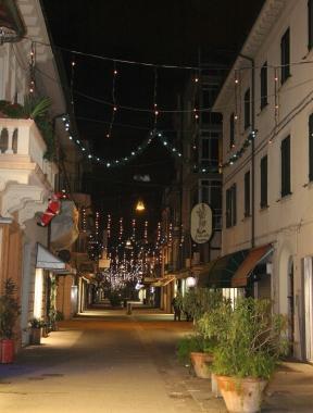 <b>IN CENTRO.</b> Non soddisfano le luci di Natale Ascom spiega: la responsabilit&agrave; &egrave; della ditta  