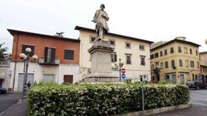 Piazza Montanelli aperta alle auto ma solo per 5 minuti