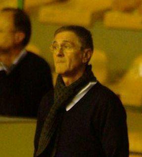 Sopra Bagnara in azione; a sinistra Mirco Diamanti coach di Ducato; a destra Alessio Marchini allenatore di Arca Impresa; (Vip) 