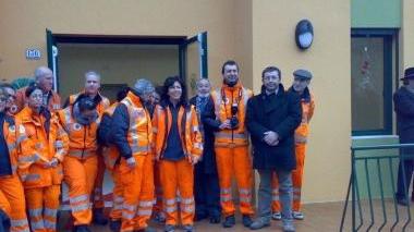 Volontari della Croce Verde davanti alla nuova struttura