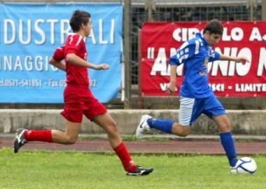 Unazione di gioco di una partita dei campionati di calcio giovanile organizzati dalla Figc 