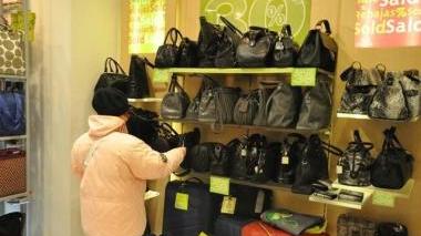 Saldi anticipati, è polemica anche a Rosignano