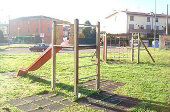 Larea giochi di Musigliano ripulita dai cittadini 