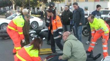 Scontro fra scooter, è caos