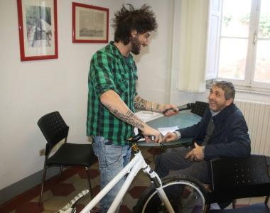 Brumotti con Roberto Ceccarini in Comune 