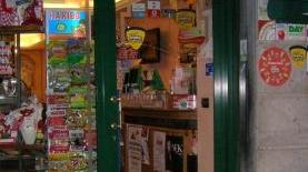 Il Bar Caffè Crema nella centralissima via Roma in città