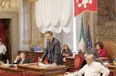Una seduta del consiglio comunale  