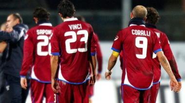 La delusione degli azzurri dopo una delle quattro sconfitte accusate nelle ultime quattro gare di campionato Per la precisione si tratta delluscita del campo a Bergamo al termine della sfida persa 2-0 contro lAlbinoleffe 