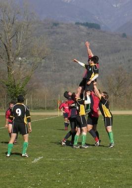 Una rimessa del Rugby Lunigiana 