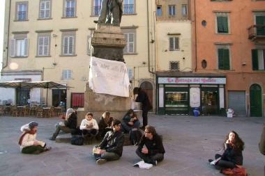 Il flash-mob in piazza Garibaldi 