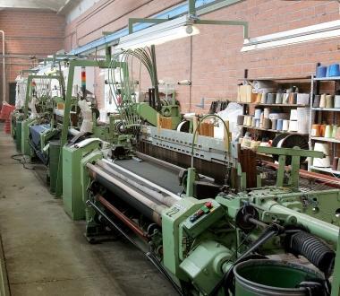 Sopra macchinari tesili a destra via Terni, sede del cantiere 