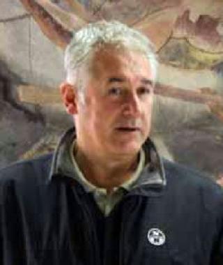 Lassessore Andrea Vannucci e una veduta della zona sullasse del Carrione a Nazzano    