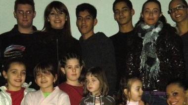 Sara Di Vaira (seconda in alto a sinistra) coi suoi allievi