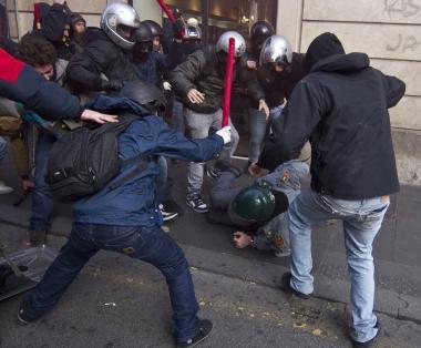 Unimmagine degli scontri di marted&igrave; a Roma 