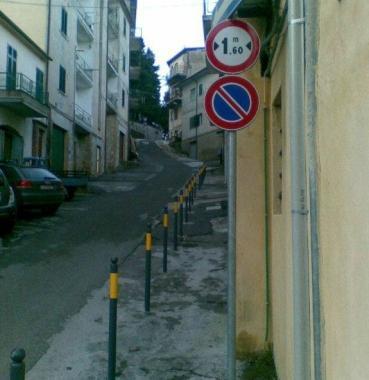 <b>CARTELLO </b>Vieta il transito delle auto larghe pi&ugrave; di 1,6 matri  