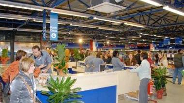 L’interno di un supermercato Coop nella zona