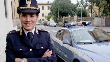 PISA. È tempo di regali natalizi e la gente affolla mercati e mercatini, i grandi ...