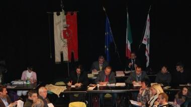Una seduta del consiglio comunale