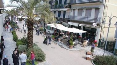 <b>ASSE CENTRALE.</b> Via Versilia nel centro di Tonfano