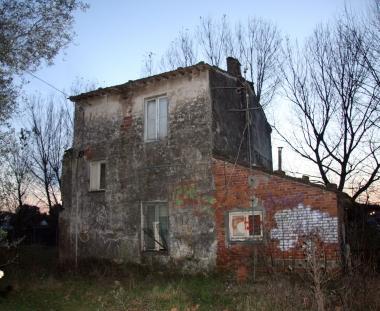 <b>MIGLIARINA.</b> Uno degli immobili comunali trovati in stato di abbandono nella ricognizione fatta dai vigili urbani     