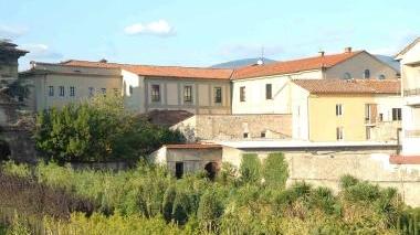 Le ex scuderie vescovili dove gli Istituti Raggruppati realizzeranno un asilo per cinquanta bambini