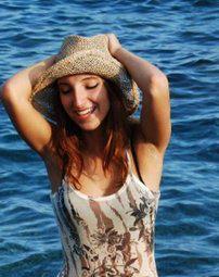 AUGURI DEBORA «Gli anni passano e invecchiano tutto ciò che toccano, ma a te invece ...