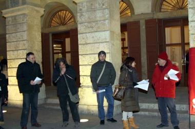 «No ai tagli»: protesta alla prima del Goldoni