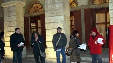 «No ai tagli»: protesta alla prima del Goldoni