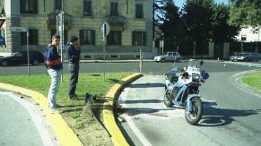 Morto l'agente di polizia travolto da un'auto nel 2002