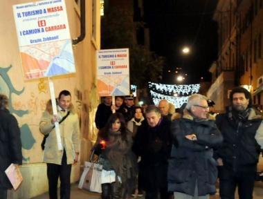 Un momento del corteo di protesta 