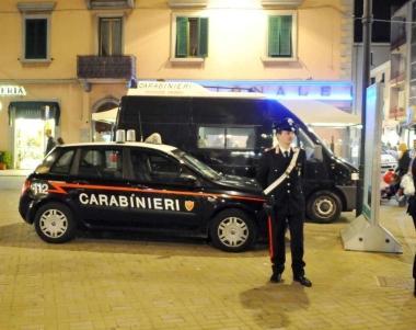 Molestava i clienti di un locale