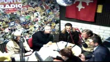 Un momento dellincontro a Puntoradio e lesterno del municipio a Cascina 