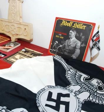 Materiale sequestrato agli skinheads (foto darchivio) 