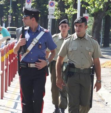 I militari durante i controlli   