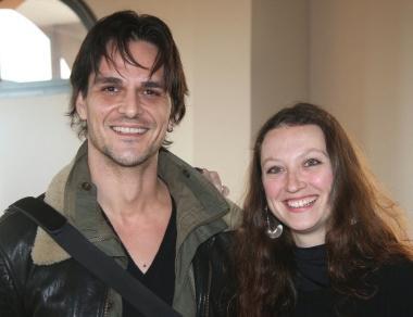 A sinistra Angelini e Sara Nesti Sotto, la locandina 