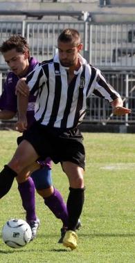 Andreoni ancora indisponibile per domenica. A sinistra unazione della Massese   