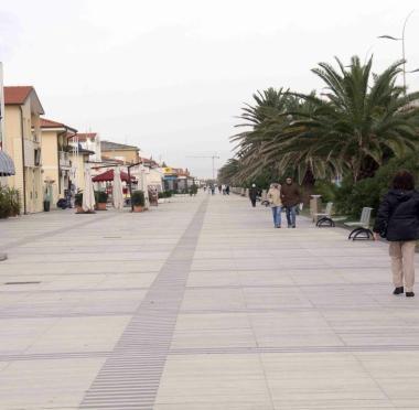 <b>VUOTA.</b> La passeggiata. In alto, Alessandro Cerrai 