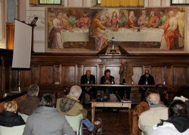 La presentazione delle nuove sale di paleontologia e, a destra, la ricostruzione degli archeoceti 