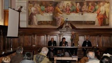 La presentazione delle nuove sale di paleontologia e, a destra, la ricostruzione degli archeoceti