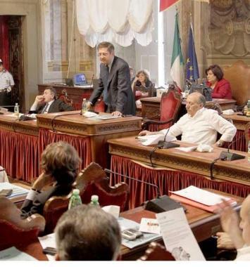 Una seduta del consiglio comunale 