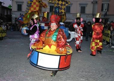 La sfilata nelle vie di S. Croce 