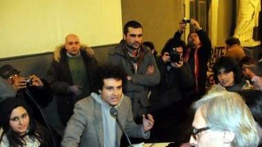 Nelle foto la protesta degli studenti e poi il dialogo con Vittorio Sgarbi