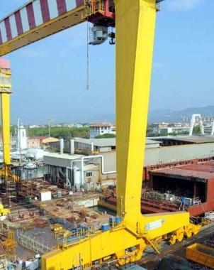 Le strutture dei Nuovi Cantieri Apuania di Marina 